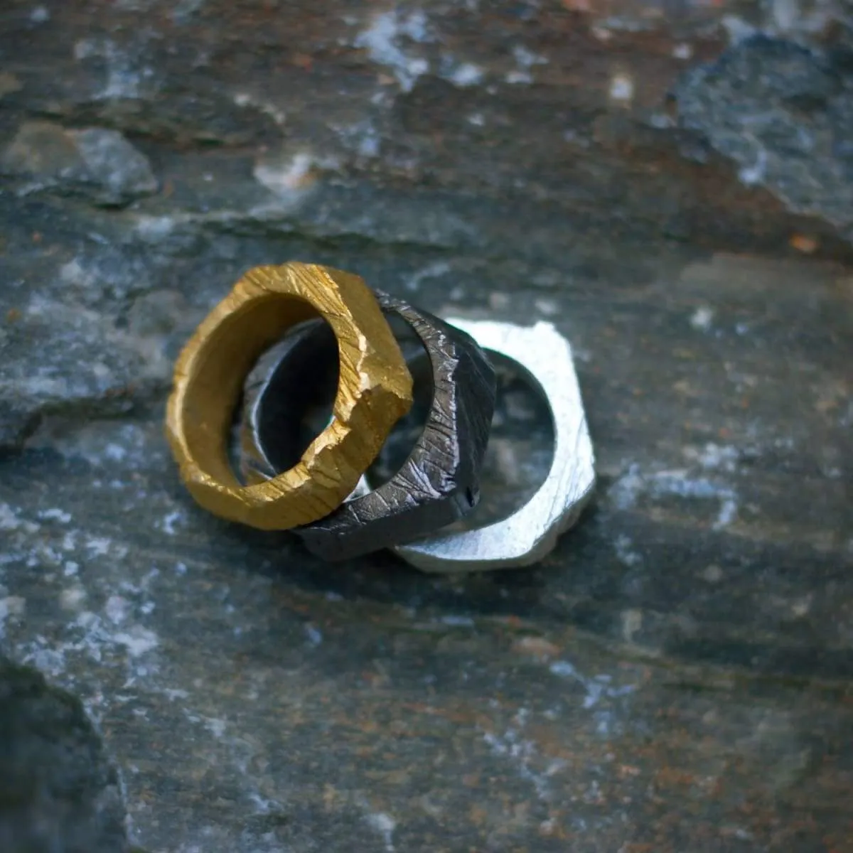 ALCHEMY pair ring, stacking gold and black ruff ring, organic pari of rings, alchemy double ring, art jewelry, maria solorzano, great gift