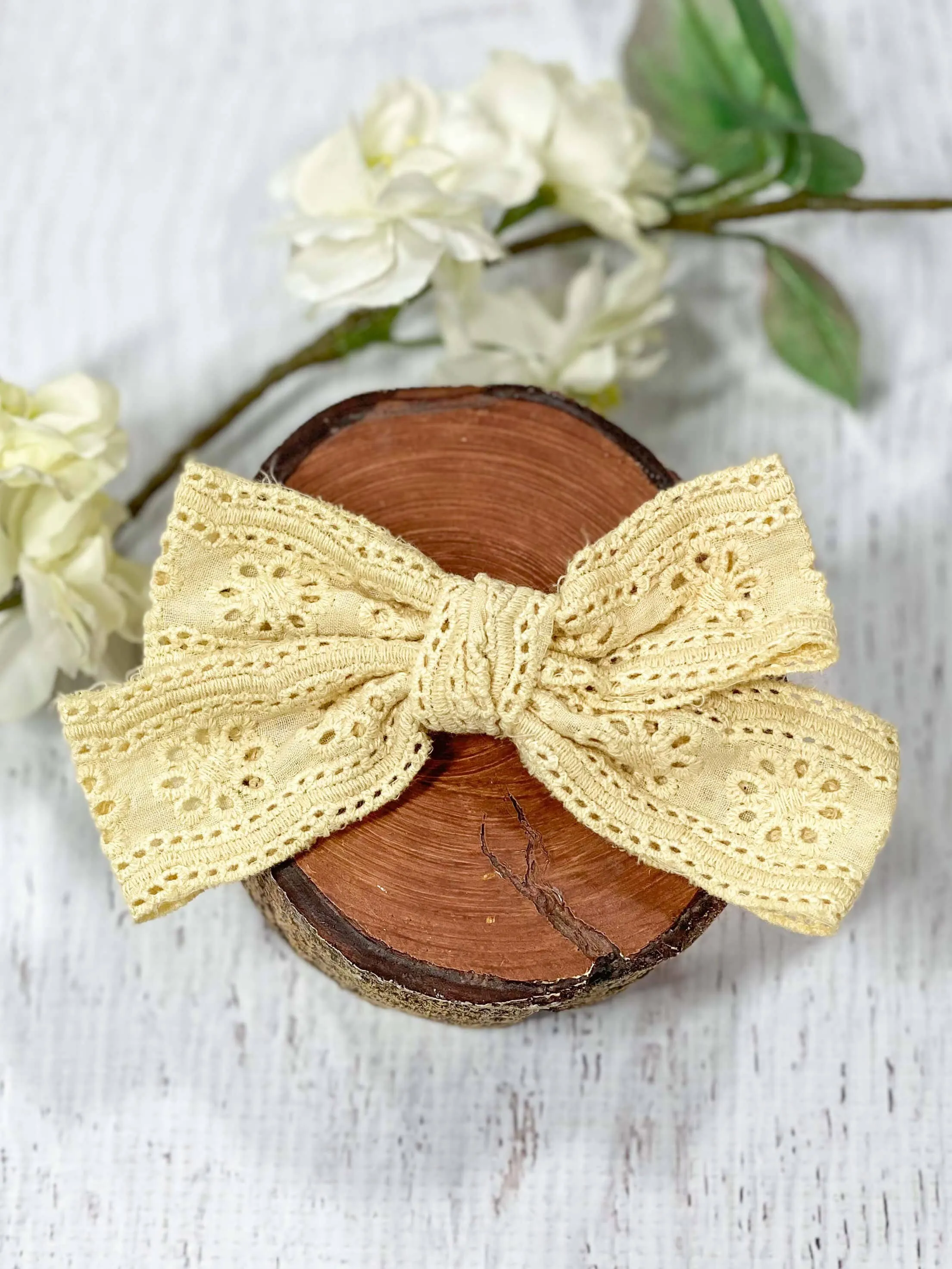 Eyelet Lace Bow Clippies