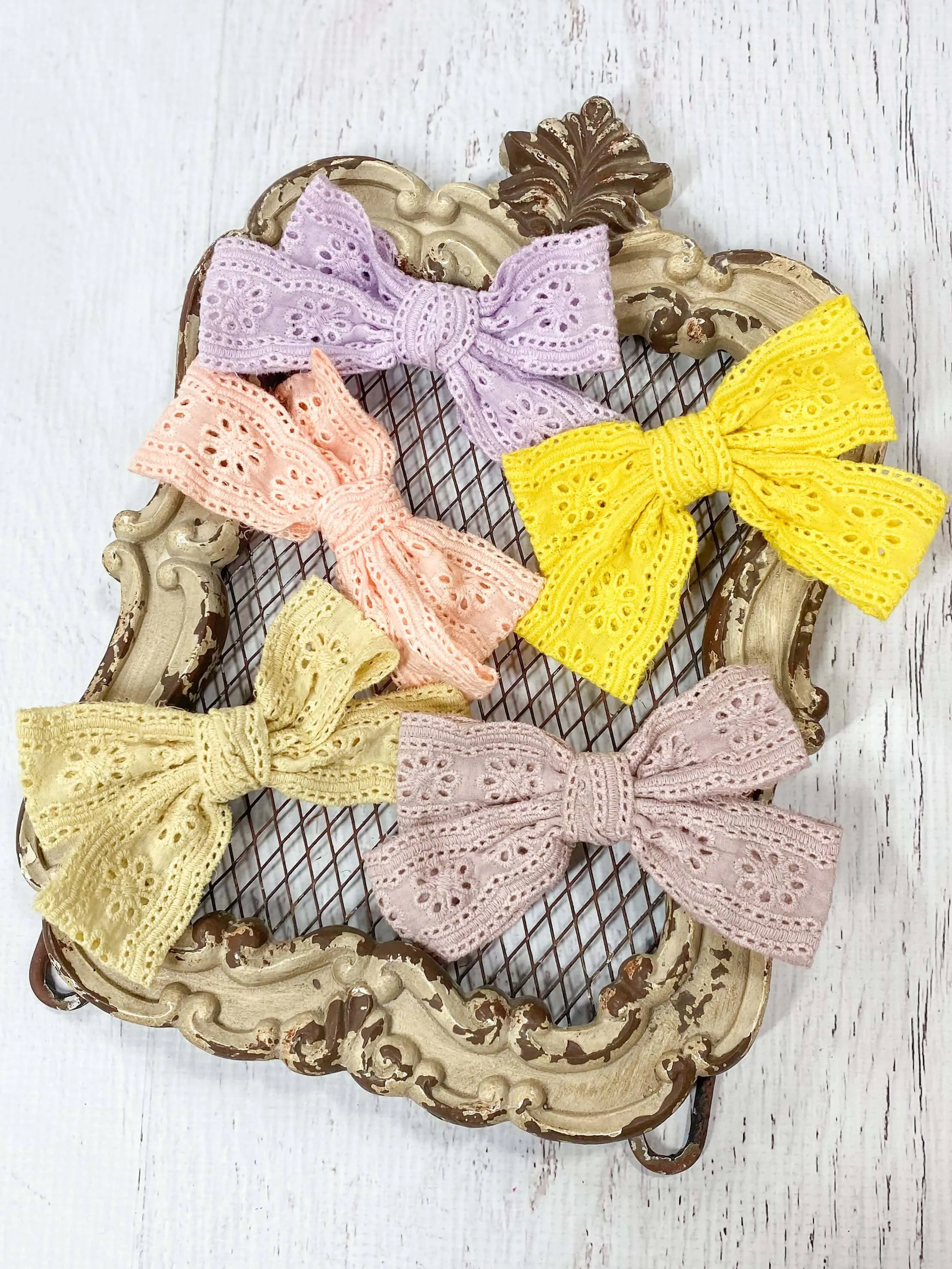 Eyelet Lace Bow Clippies