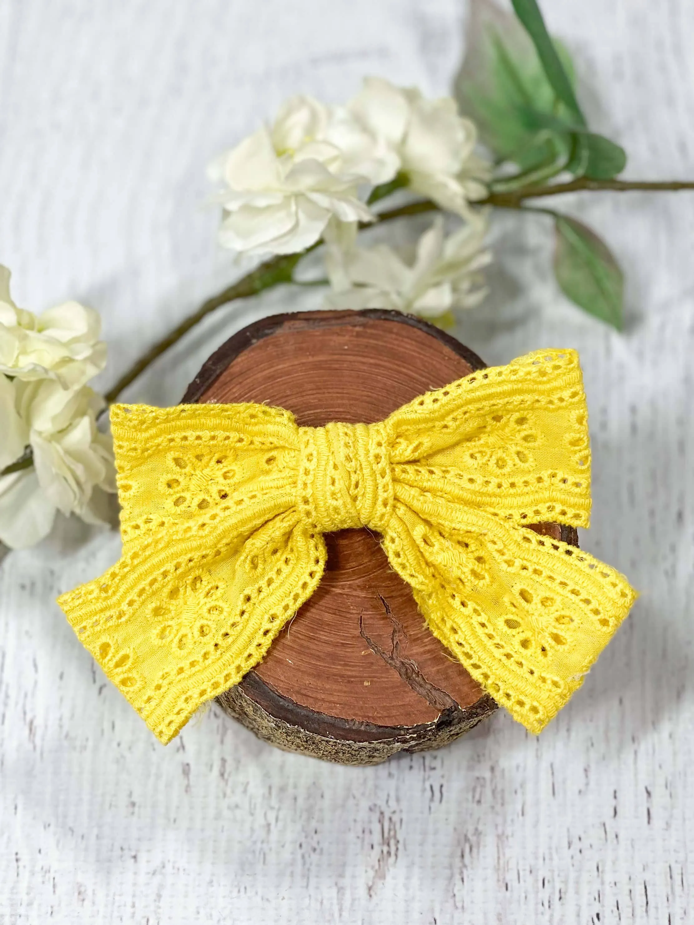 Eyelet Lace Bow Clippies