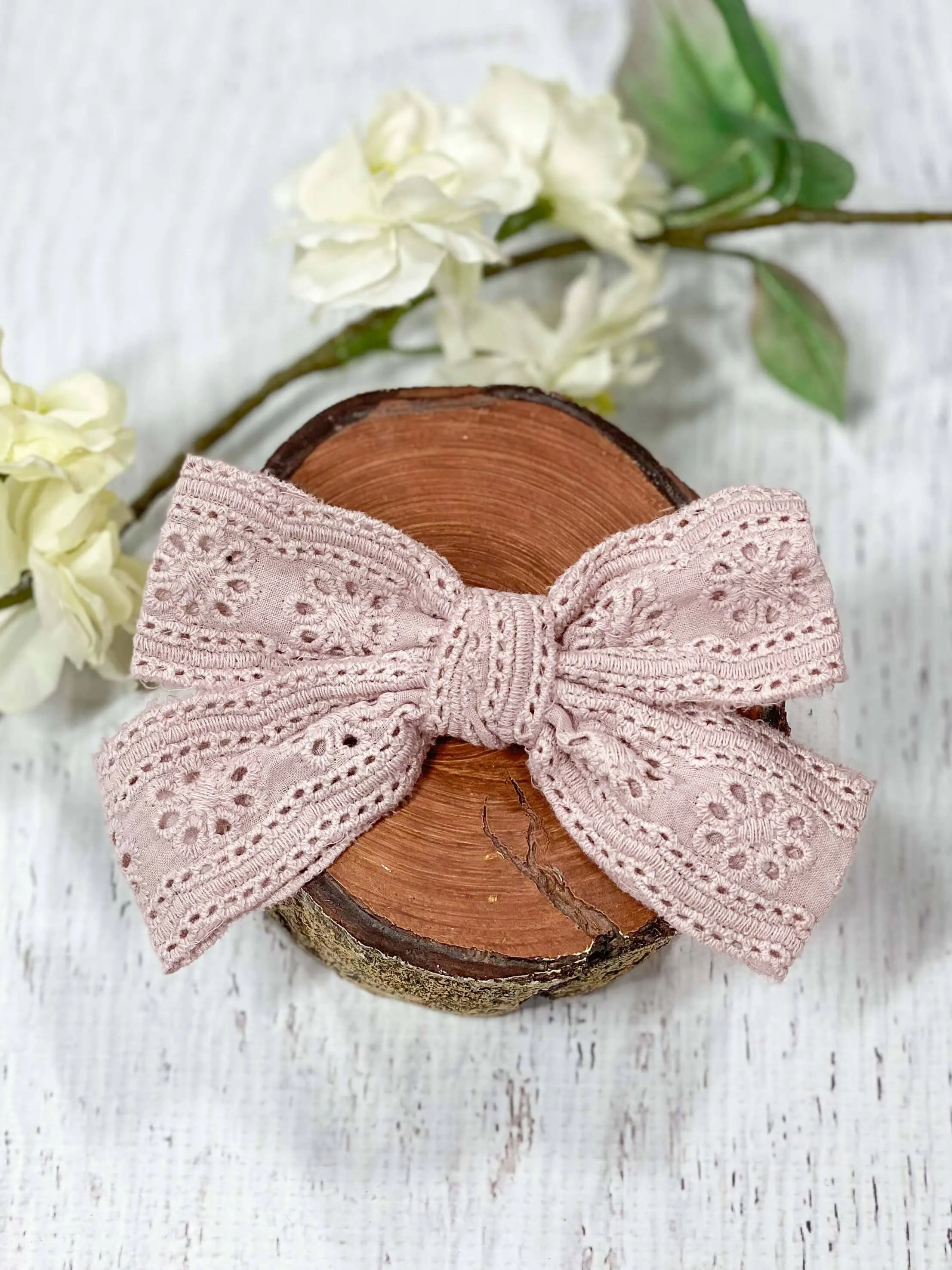 Eyelet Lace Bow Clippies