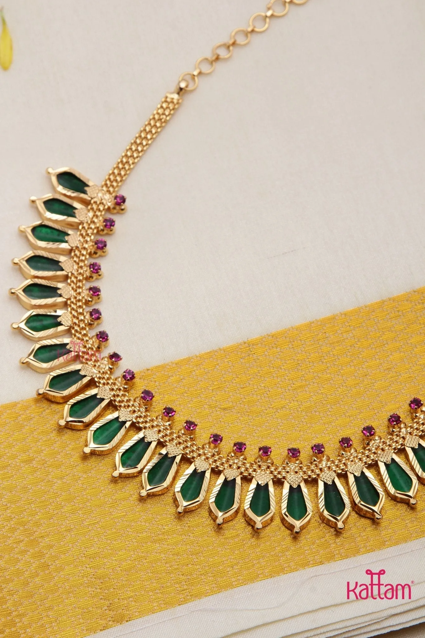 Goldtone Green Spike Choker ( No Earrings )