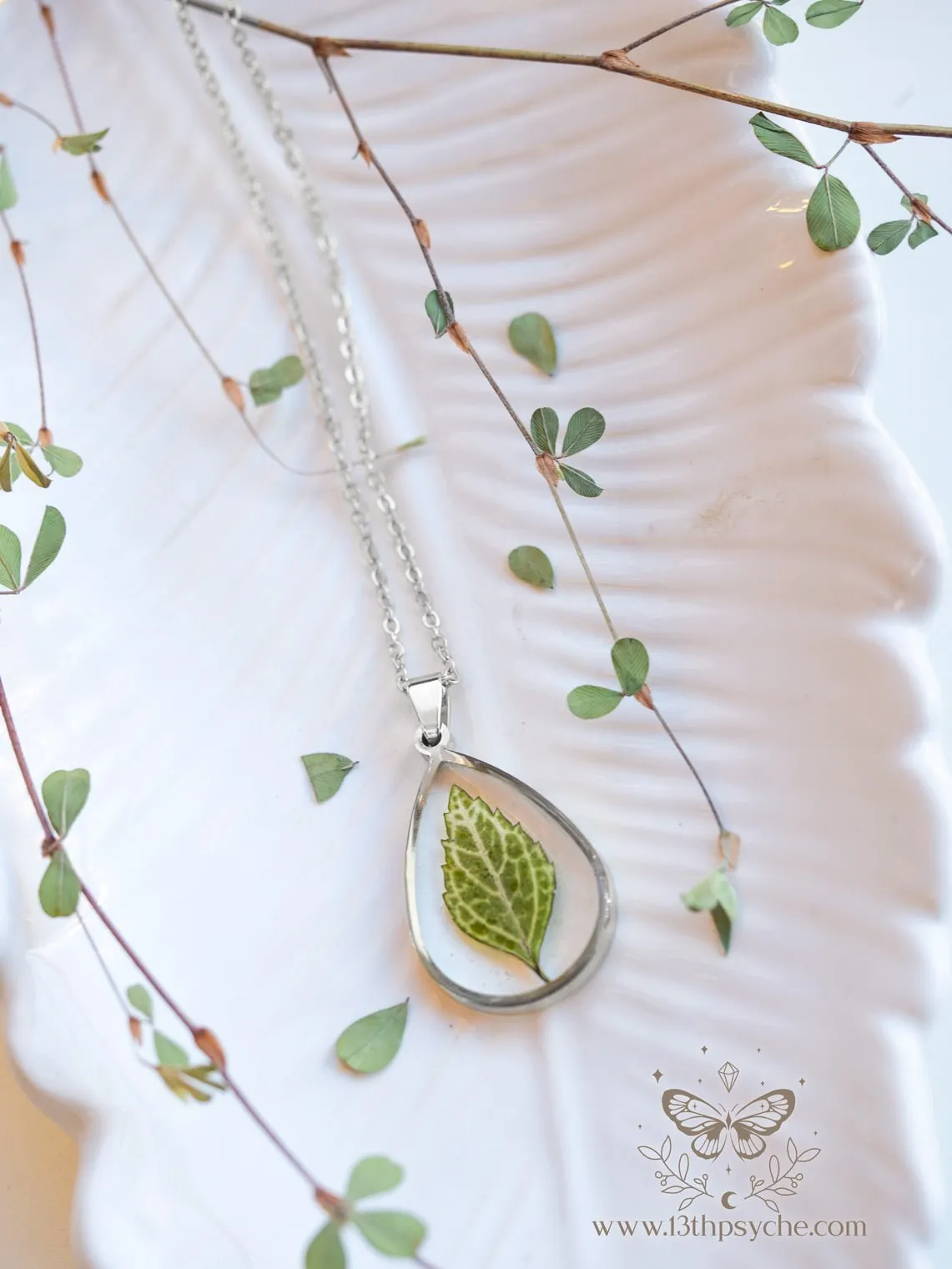 Green dried leaf teardrop resin pendant necklace