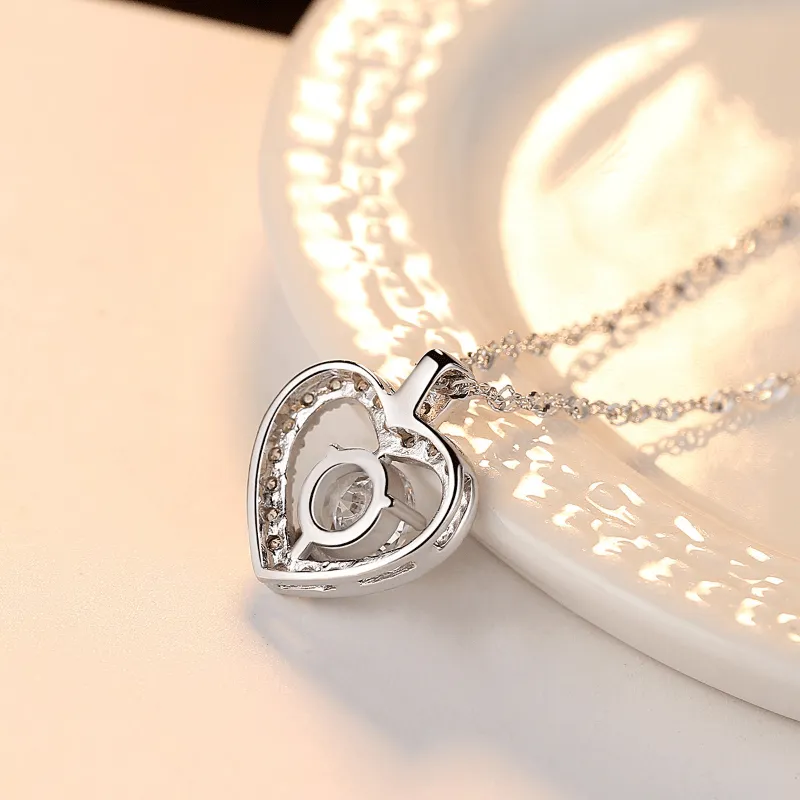 Hollow Heart Shape Shiny Pendant Necklace Inlaid Shiny Zircon Women'Necklace Jewelry For Valentine's Day