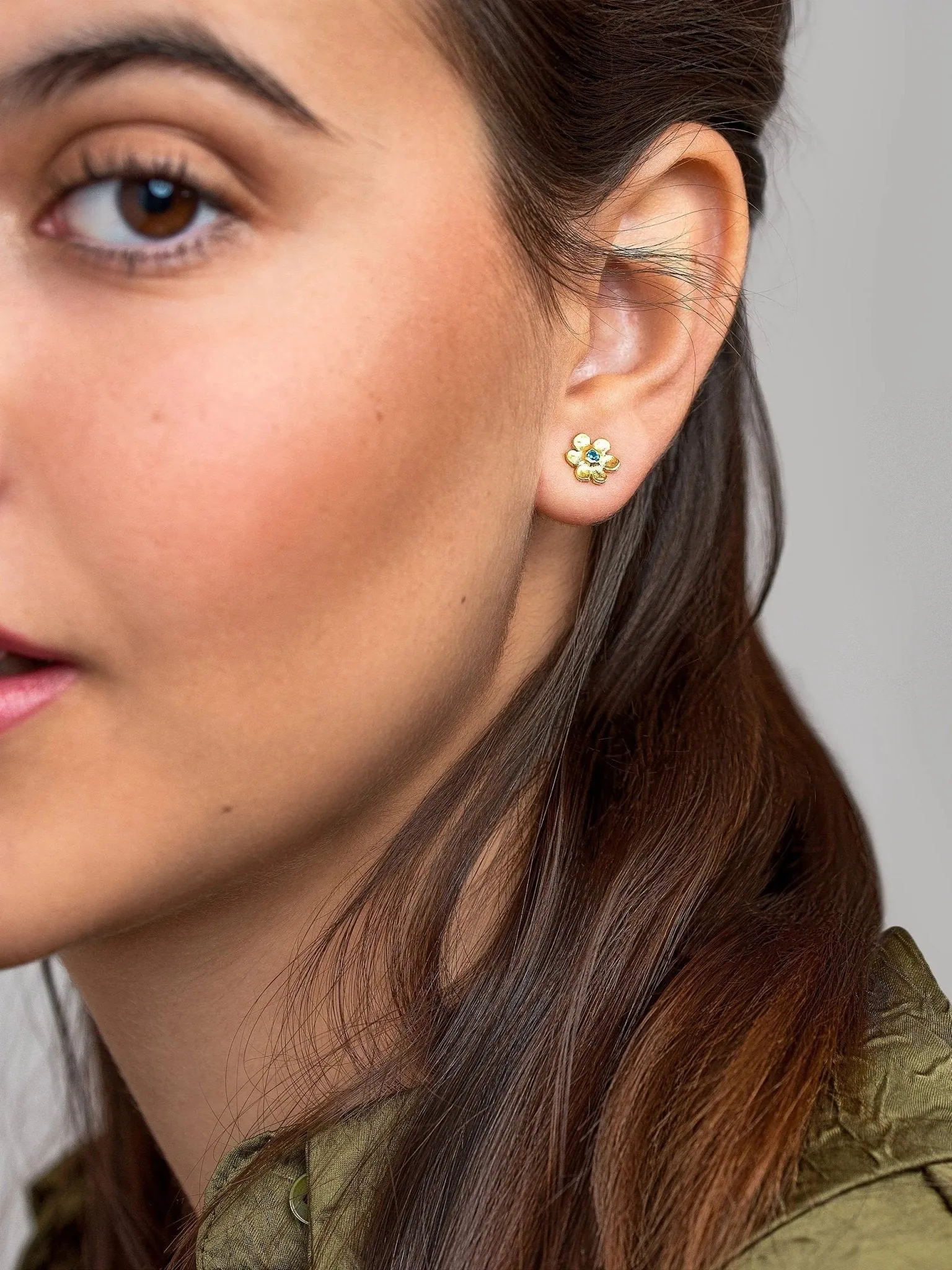 Iva Daisy Stud Earrings