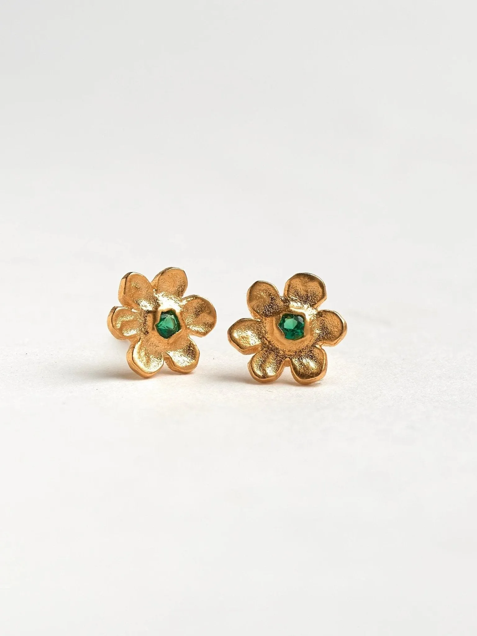 Iva Daisy Stud Earrings