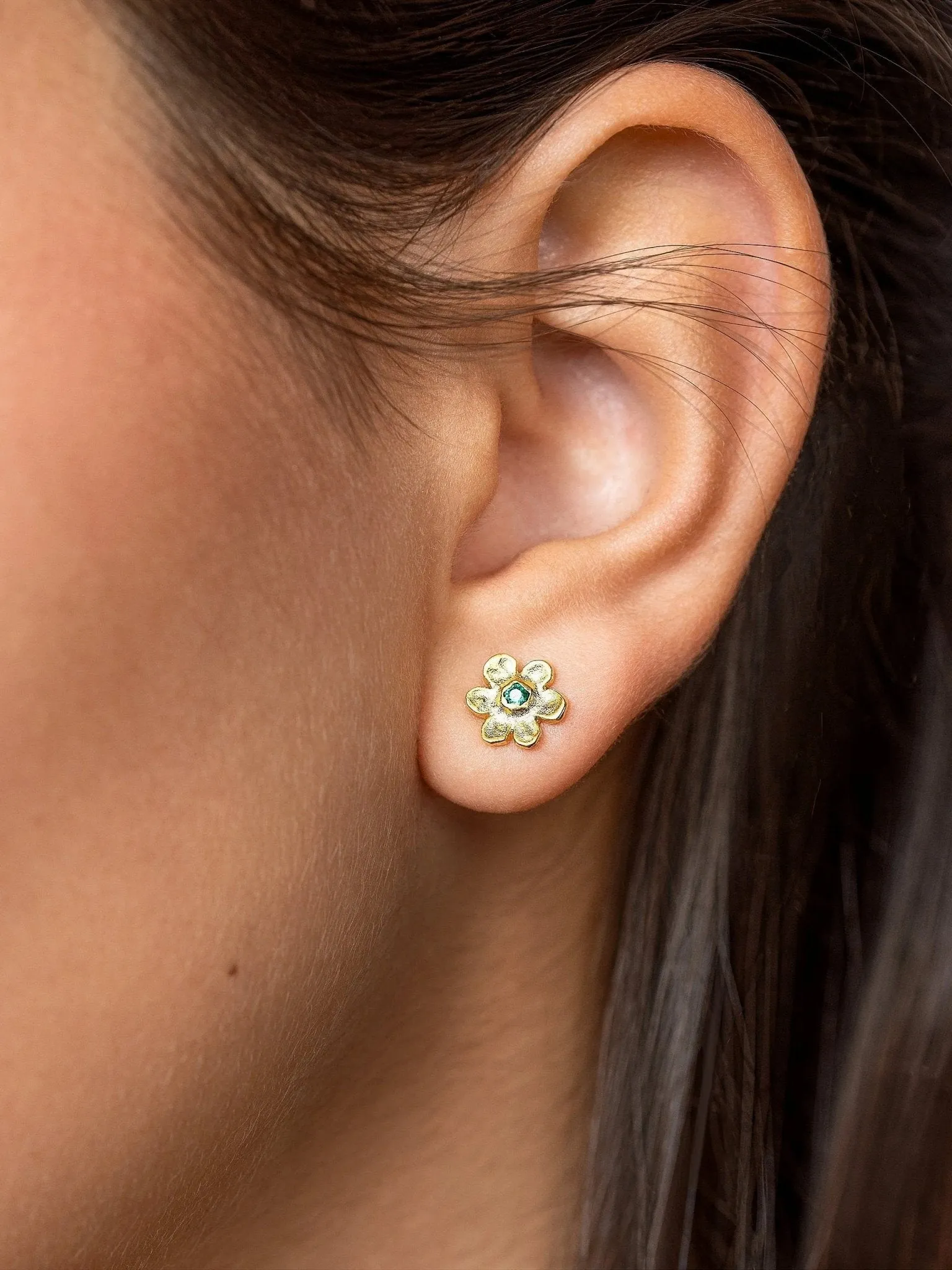 Iva Daisy Stud Earrings