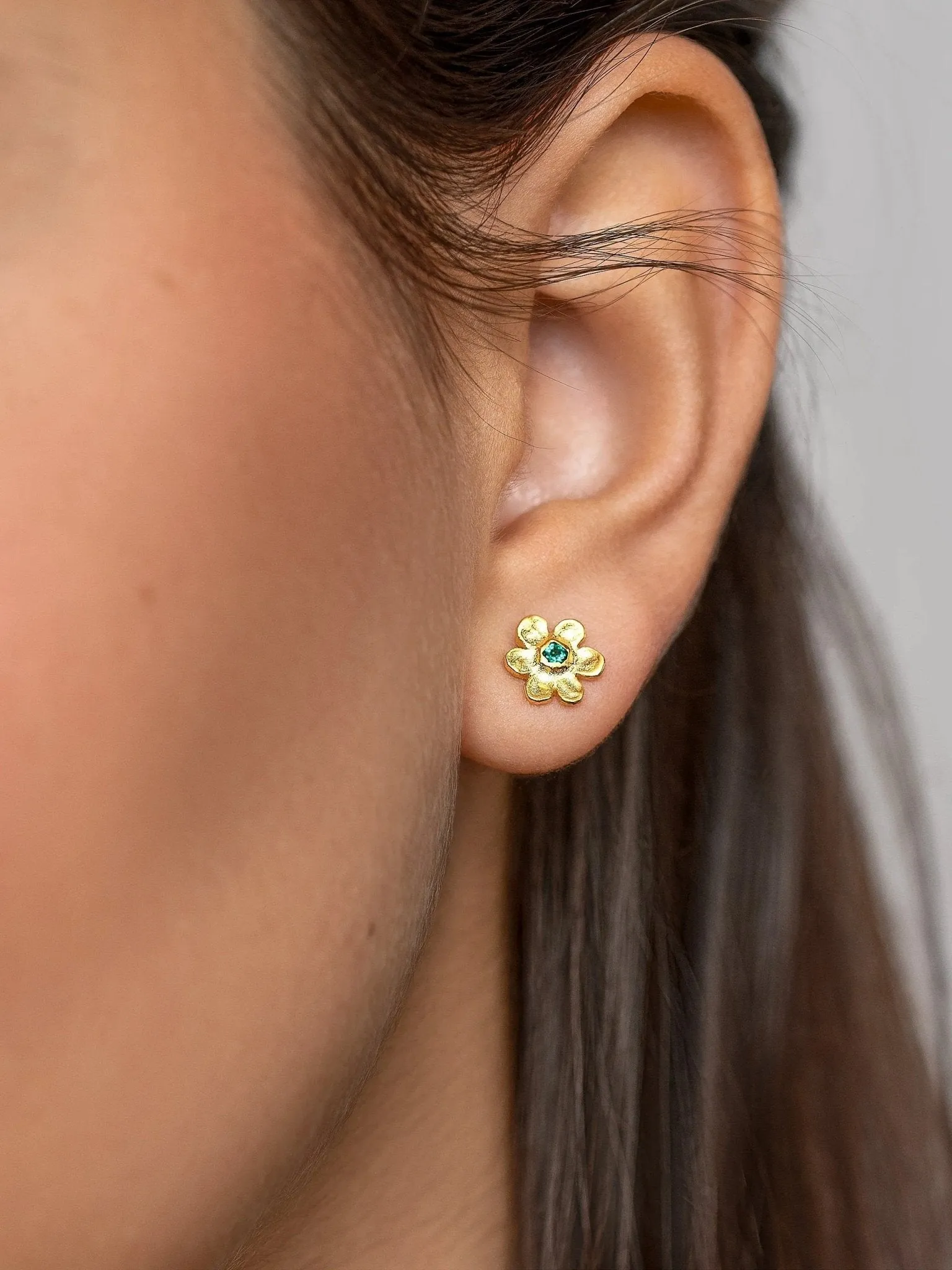 Iva Daisy Stud Earrings