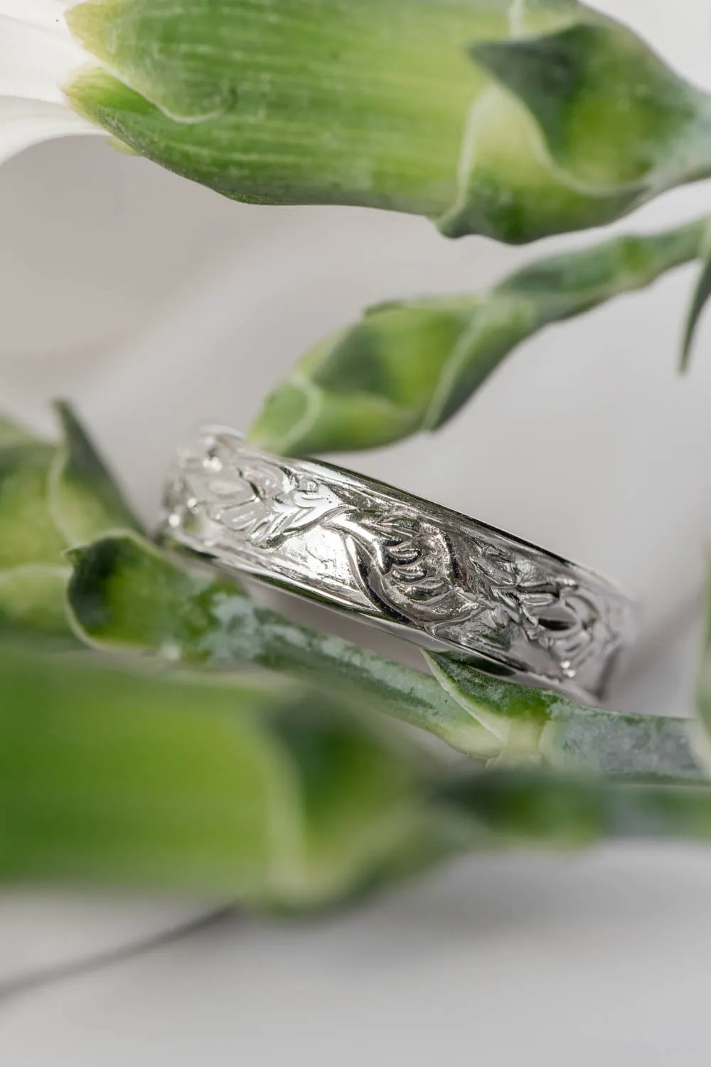 READY TO SHIP: Men leaf wedding band in 14K white gold, RING SIZE - 8.5 US