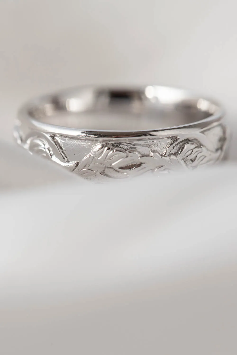 READY TO SHIP: Men leaf wedding band in 14K white gold, RING SIZE - 8.5 US