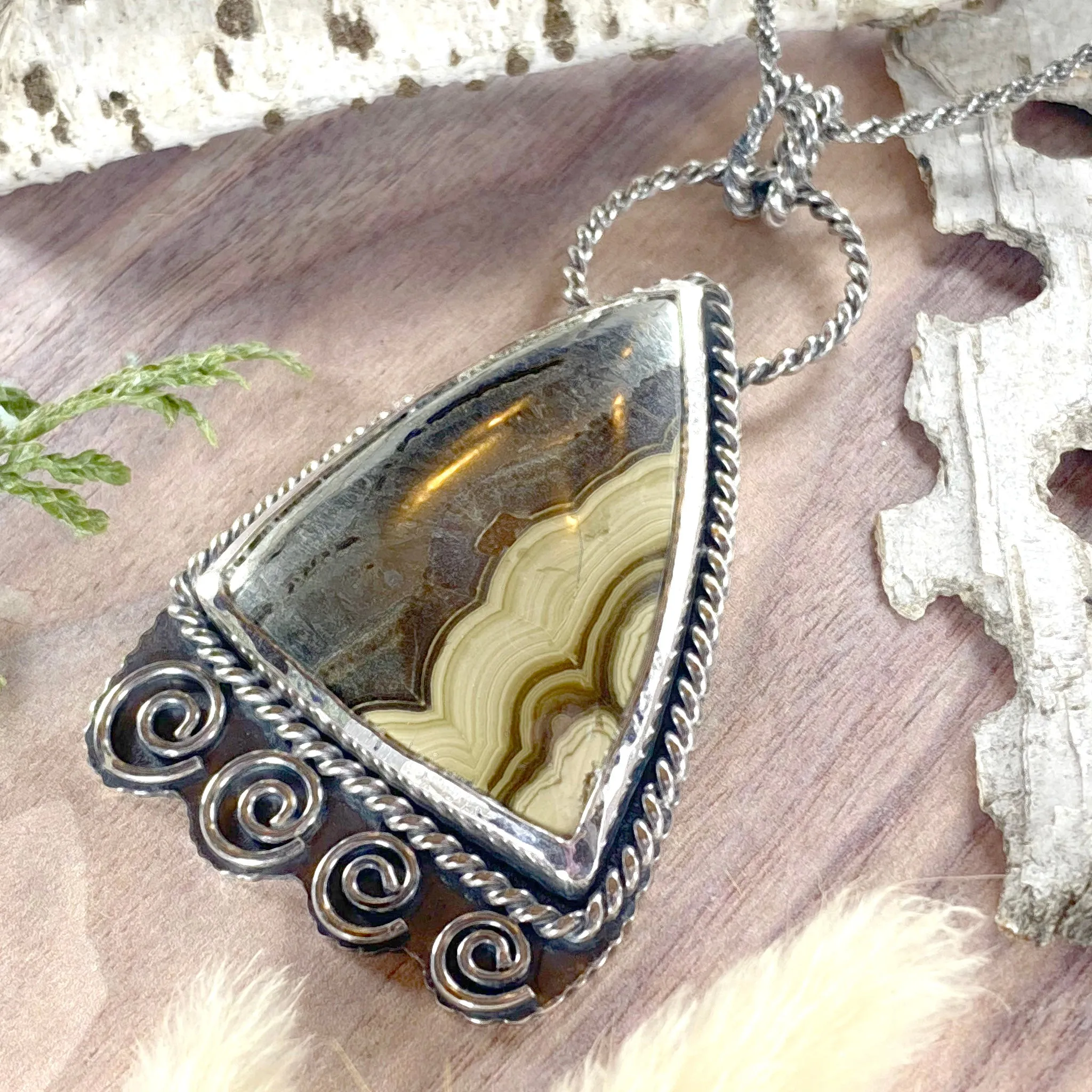 Schalenblende Pendant Necklace