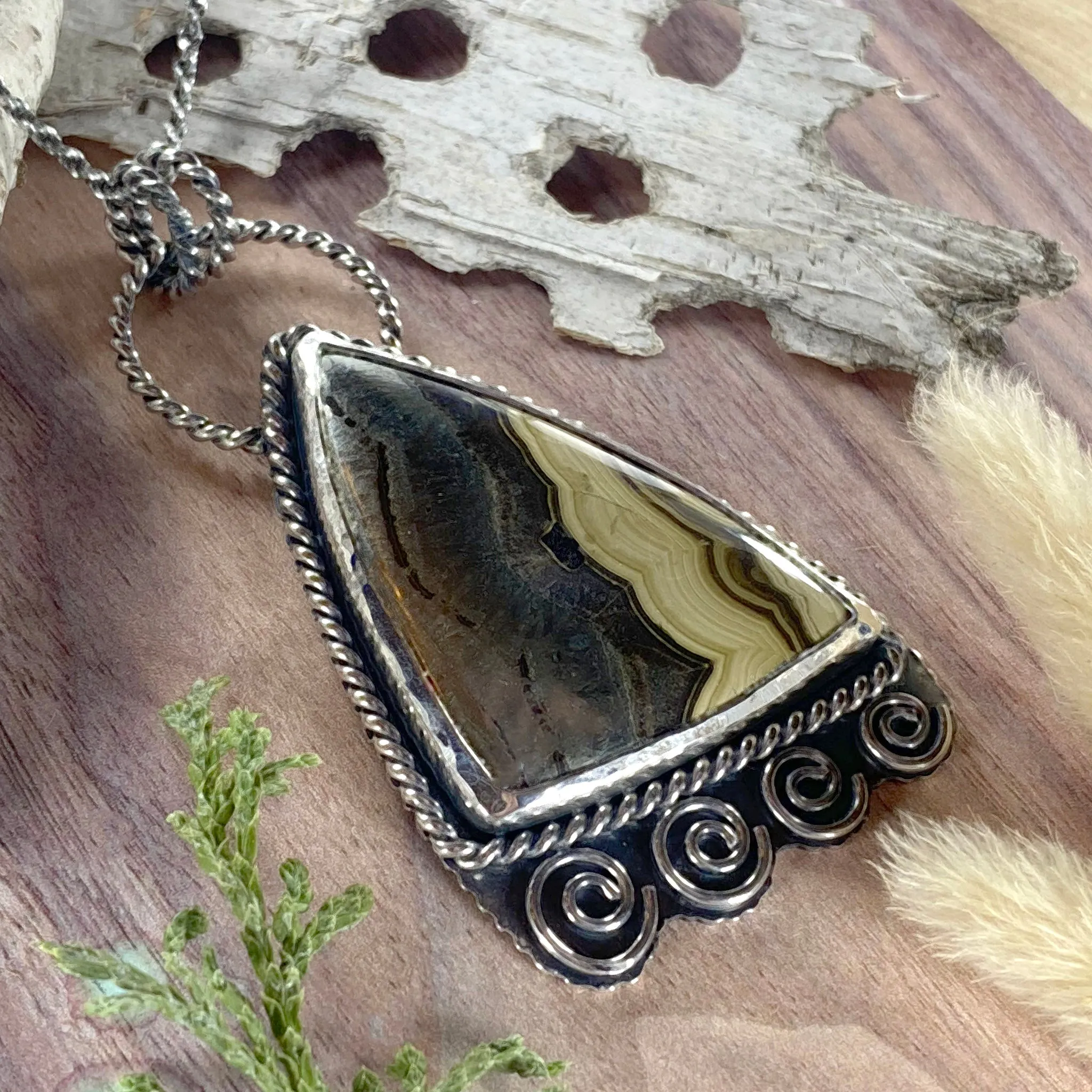 Schalenblende Pendant Necklace