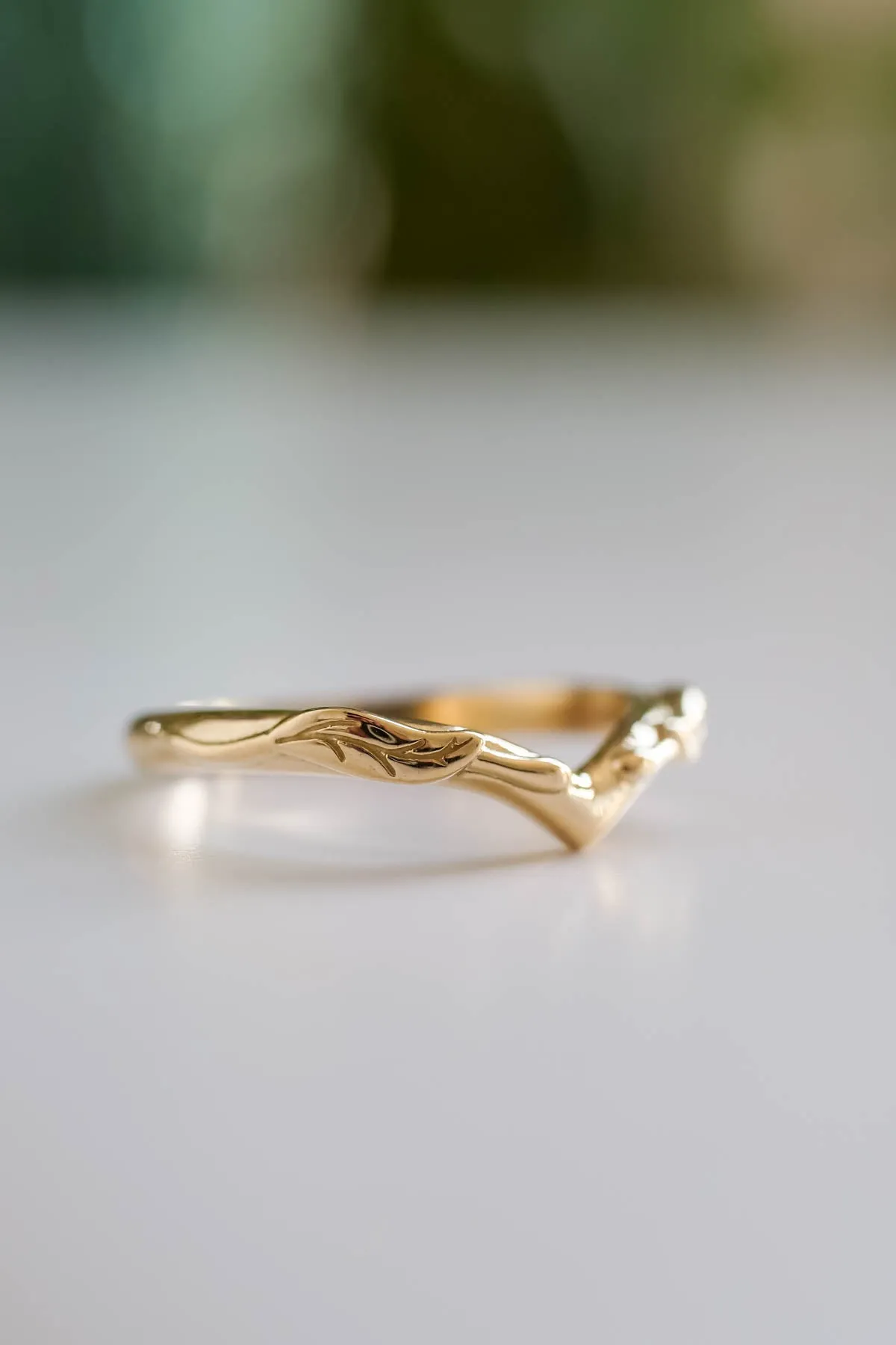 Simple curved stacking wedding band / Wisteria