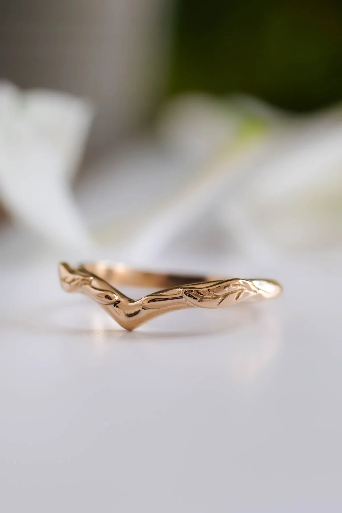 Simple curved stacking wedding band / Wisteria