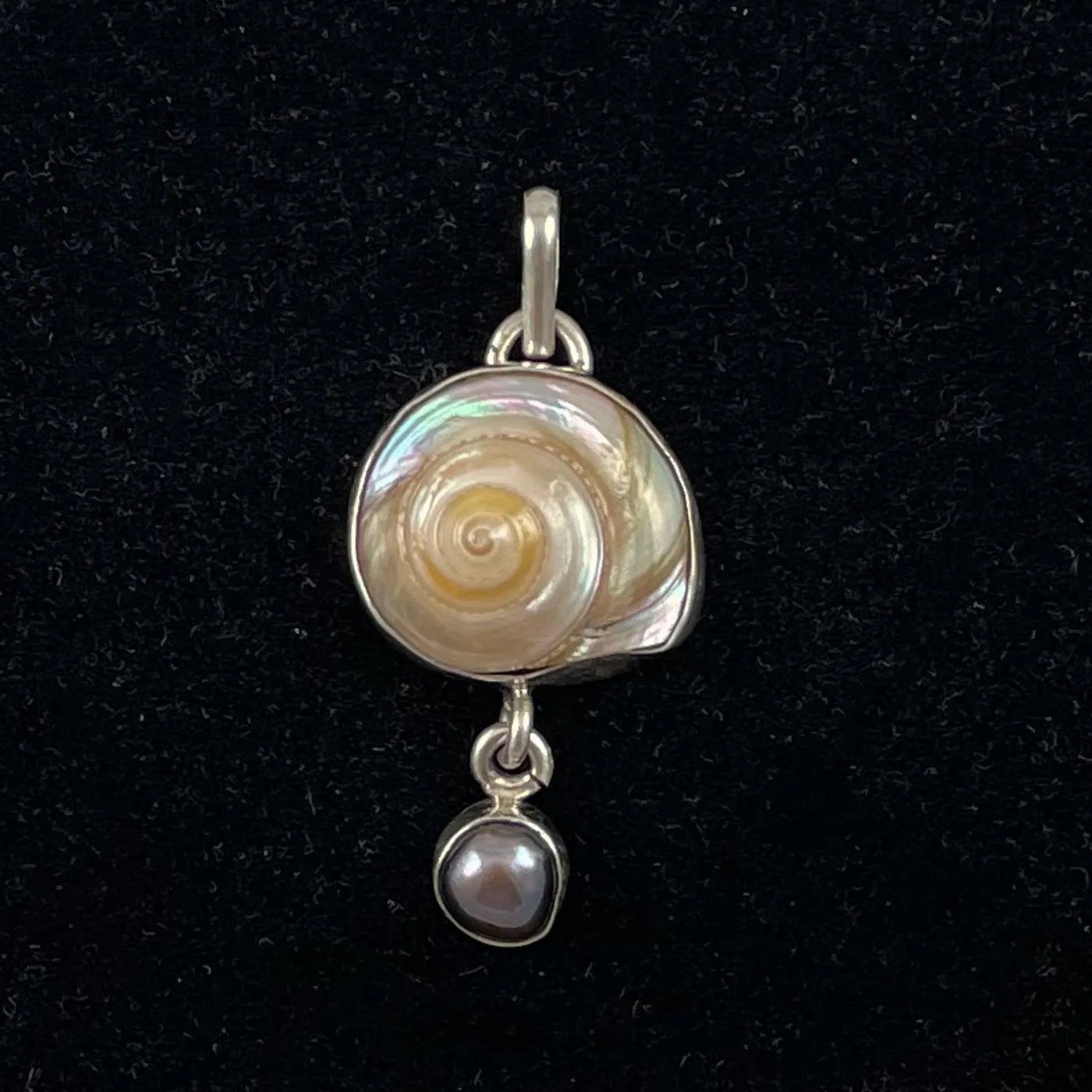 Sterling Silver Shell & Peacock Pearl Pendant