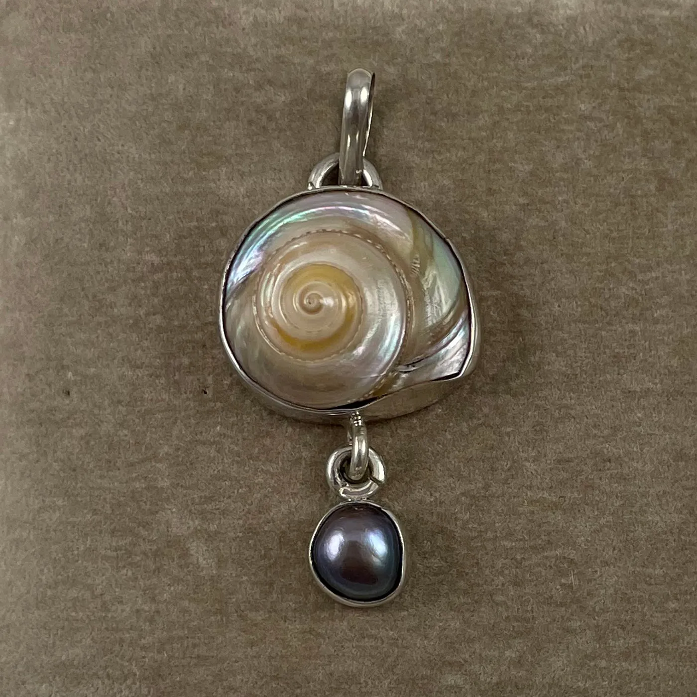 Sterling Silver Shell & Peacock Pearl Pendant